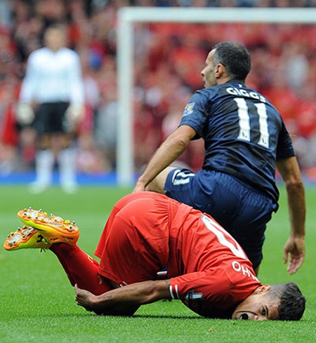 Những khoảnh khắc Liverpool bắt MU nếm “trái đắng” ở derby nước Anh - 11 The Kop