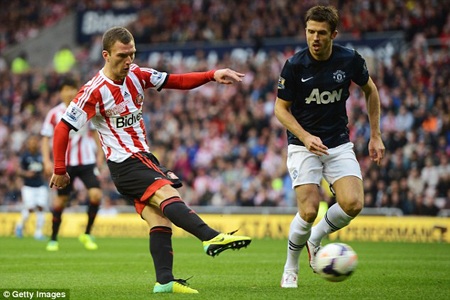 Những khoảnh khắc thần đồng Januzaj “giải cứu” MU ở The Light - 3 Chỉ sau 5 phút bóng lăn, MU đã phải nhận lấy một “gáo nước lạnh” từ đội chủ nhà Sunderland