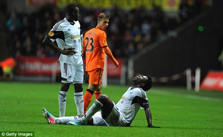 Vòng bảng Europa League: Thêm 10 cái tên có vé đi tiếp - 3 Swansea thúc thủ ngay tại Liberty dưới tay Valencia dù lượt đi thắng tới 3-0 tại Mestalla