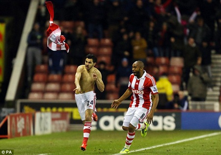 Chelsea bất ngờ gục ngã đầy cay đắng dưới tay Stoke - 3 Chiến thắng đầy bất ngờ dành cho Stoke trước “cơn ác mộng” mang tên Chelsea