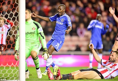 Cách biệt được đào sâu cho các vị khách khi hậu vệ Phil Bardsley “đốt đền” ở phút 84