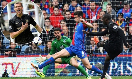 Thắng dễ Crystal Palace, Man City thắp lại giấc mộng vô địch - 1 Cú sẩy chân của Liverpool tiếp thêm sức mạnh cho Man City dễ dàng hạ gục Palace