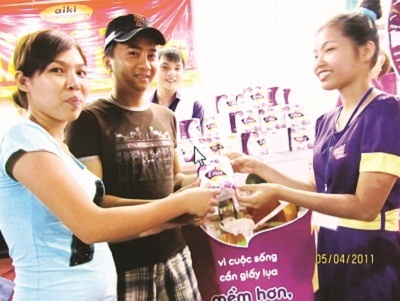 Một triệu món quà E’mos gửi tặng các gia đình Việt - 1 Một triệu món quà E’mos gửi tặng các gia đình Việt - 1