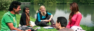 Đại học Birmingham chào đón các tân sinh viên - 1