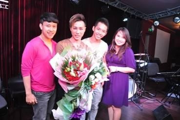 MiniShow Huỳnh Lộc: “Yêu” hết mình cho lần đầu tiên - 5 MiniShow Huỳnh Lộc: “Yêu” hết mình cho lần đầu tiên - 5
