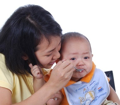 Mẹ phải làm gì khi bé biếng ăn? - 1