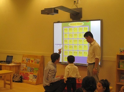 Trường mầm non đầu tiên tại VN áp dụng công nghệ SmartBoard - 3 Trường mầm non đầu tiên tại VN áp dụng công nghệ SmartBoard - 3
