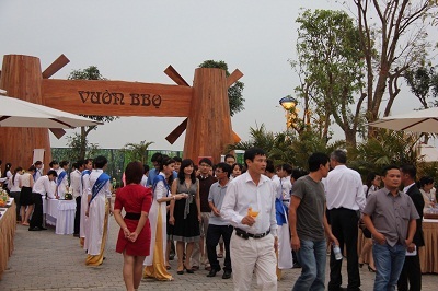 Lộng lẫy dạ tiệc bên sông tại Vincom Village - 1