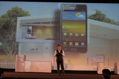 Samsung Galaxy SII nạm vàng, kim cương trị giá 200 triệu - 1