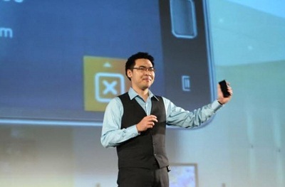 Samsung Galaxy SII nạm vàng, kim cương trị giá 200 triệu - 2