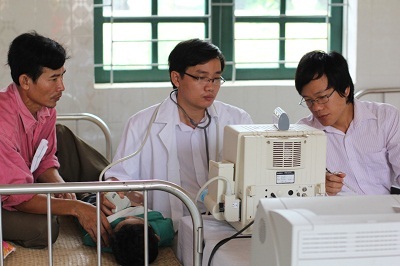 Gần 1.400 trẻ em được khám sàng lọc bệnh tim bẩm sinh miễn phí  - 10