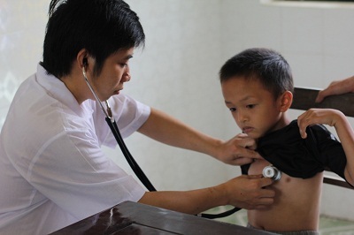 Gần 1.400 trẻ em được khám sàng lọc bệnh tim bẩm sinh miễn phí  - 8