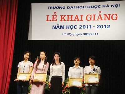 Trao học bổng “Dạ Hương chung sức cùng nữ thầy thuốc tương lai” - 1