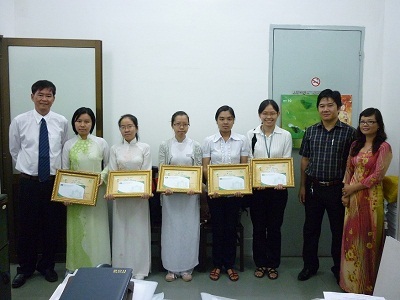 Trao học bổng “Dạ Hương chung sức cùng nữ thầy thuốc tương lai” - 1