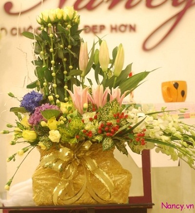Một tháng lương có mua được một bó hoa? - 1 Một tháng lương có mua được một bó hoa? - 1
