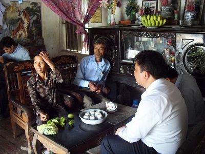 Vượt lên nghịch cảnh nuôi con thành tài - 2