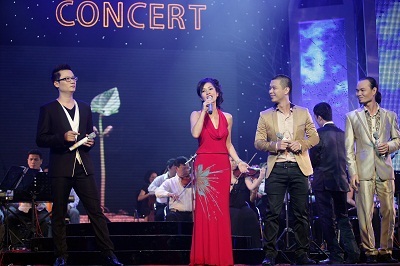 AC&M “tái hợp” ngọt ngào đêm Viettel Privilege Concert - 1 AC&M “tái hợp” ngọt ngào đêm Viettel Privilege Concert - 1