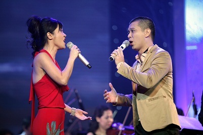 AC&M “tái hợp” ngọt ngào đêm Viettel Privilege Concert - 2 AC&M “tái hợp” ngọt ngào đêm Viettel Privilege Concert - 2