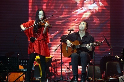 AC&M “tái hợp” ngọt ngào đêm Viettel Privilege Concert - 3 AC&M “tái hợp” ngọt ngào đêm Viettel Privilege Concert - 3