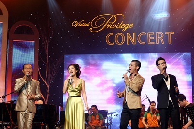 AC&M “tái hợp” ngọt ngào đêm Viettel Privilege Concert - 4 AC&M “tái hợp” ngọt ngào đêm Viettel Privilege Concert - 4