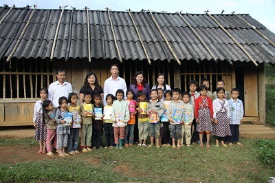 Công ty Dược phẩm Tâm Bình thăm và tặng quà cho trường Tiểu học Miền Đồi - Lạc Sơn - Hòa Bình - 3 Công ty Dược phẩm Tâm Bình thăm và tặng quà cho trường Tiểu học Miền Đồi - Lạc Sơn - Hòa Bình - 3
