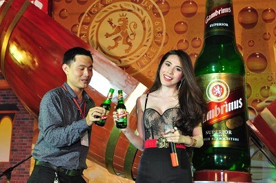 Ngắm Thủy Tiên bốc lửa tại lễ hội bia Tiệp - 3 Ngắm Thủy Tiên bốc lửa tại lễ hội bia Tiệp - 3