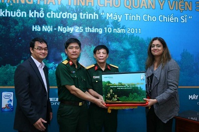 Viettel bắt tay Intel tặng máy tính cho chiến sỹ - 2