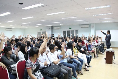 Cơn lốc mang tên Người Khổng Lồ đổ bộ đến Đà Nẵng - 2 Cơn lốc mang tên Người Khổng Lồ đổ bộ đến Đà Nẵng - 2