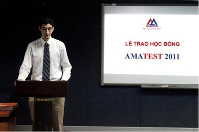 Trao học bổng tiếng Anh cho 40 thí sinh xuất sắc nhất kỳ thi AMA TEST 2011 - 2 Trao học bổng tiếng Anh cho 40 thí sinh xuất sắc nhất kỳ thi AMA TEST 2011 - 2
