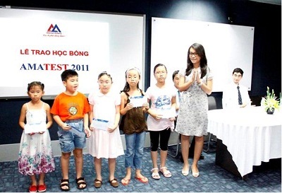 Trao học bổng tiếng Anh cho 40 thí sinh xuất sắc nhất kỳ thi AMA TEST 2011 - 8 Trao học bổng tiếng Anh cho 40 thí sinh xuất sắc nhất kỳ thi AMA TEST 2011 - 8