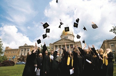 Học bổng Trung học tư thục Học viện Quốc tế EF - 1