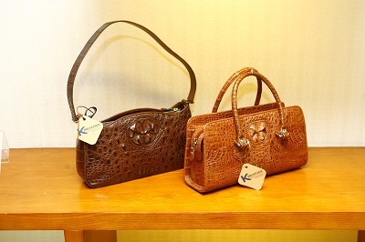 Thời trang da Cá sấu, Đà điểu - Qùa tặng hấp dẫn ngày 8/3 - 4 Thời trang da Cá sấu, Đà điểu - Qùa tặng hấp dẫn ngày 8/3