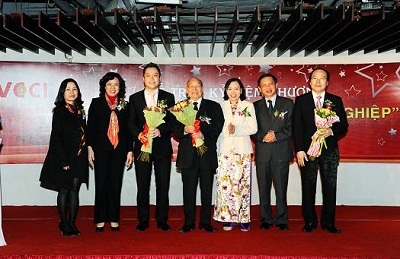 Vị doanh nhân 90 tuổi đón nhận Kỉ niệm chương “Vì sự phát triển Doanh nghiệp”