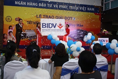 BIDV trao giải thưởng chương trình Lộc Xuân May Mắn 2012 đợt 2