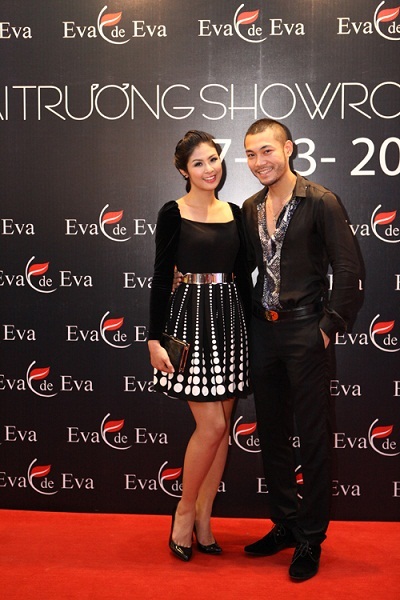 Uyên Linh hát mừng Showroom mới của Eva de Eva tại TTTM Picomall