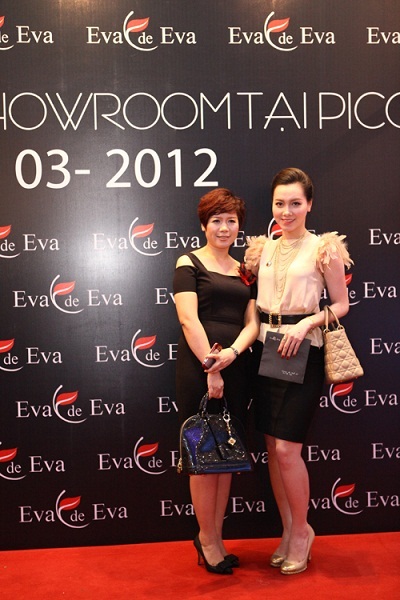 Uyên Linh hát mừng Showroom mới của Eva de Eva tại TTTM Picomall