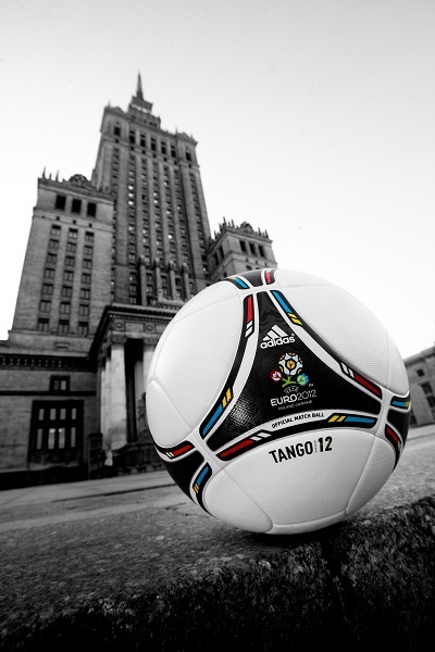 Cơ hội chiêm ngưỡng trái banh Tango 12 khổng lồ - 1 Cơ hội chiêm ngưỡng trái banh Tango 12 khổng lồ