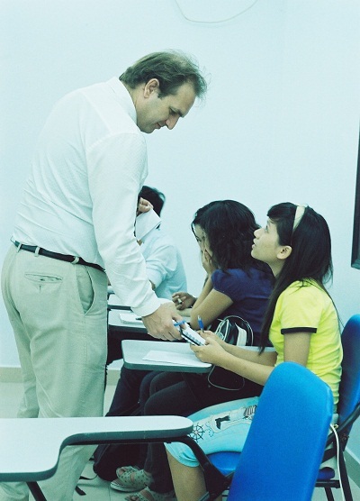 Tiếng Anh giao tiếp Quốc tế “Talk 360 độ” với giáo viên nước ngoài