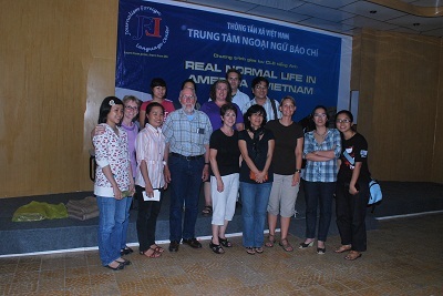 Tiếng Anh giao tiếp Quốc tế “Talk 360 độ” với giáo viên nước ngoài