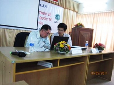 Cùng phiên dịch viên Khang Nguyễn chia sẻ về nghề phiên dịch - 1 Cùng phiên dịch viên Khang Nguyễn chia sẻ về nghề phiên dịch