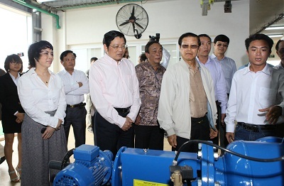 Đoàn lãnh đạo cấp cao nước CHDCND Lào thăm và làm việc tại trang trại TH