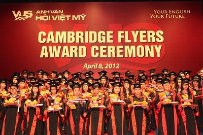 Anh Văn Hội Việt Mỹ trao chứng chỉ Cambridge Flyers cho 385 học viên - 2 Anh Văn Hội Việt Mỹ trao chứng chỉ Cambridge Flyers cho 385 học viên