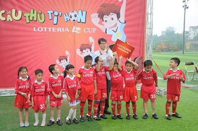 Khởi động chương trình “Lotte cầu thủ tí hon” 2012