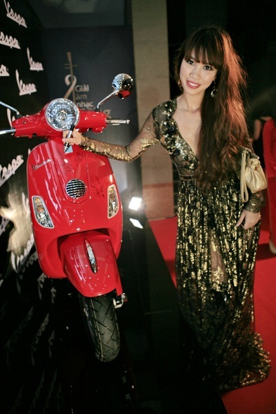 Sao tưng bừng tiệc tùng