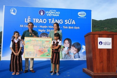 Chương trình ca nhạc đặc biệt “EM MƠ - Cùng Việt Nam vươn cao” 