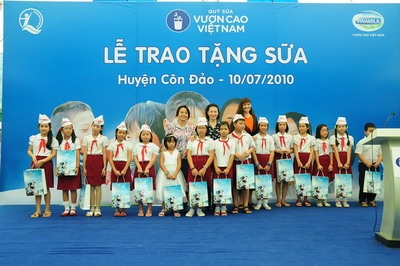 Chương trình ca nhạc đặc biệt “EM MƠ - Cùng Việt Nam vươn cao” 