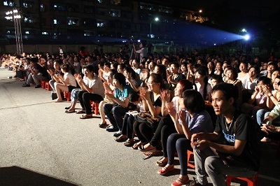 Bạn trẻ hưởng ứng vở ca nhạc kịch “Góc tối”