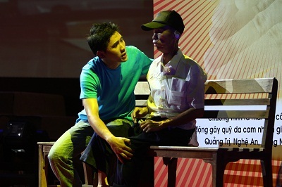 Bạn trẻ hưởng ứng vở ca nhạc kịch “Góc tối”