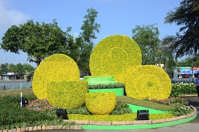 Mô hình chén dĩa làm bằng chanh tươi cực kỳ ấn tượng