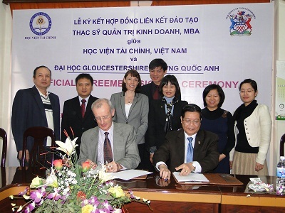 Hỗ trợ giáo dục bằng hình thức giảm học phí chương trình đại học liên kết tại Học viện Tài chính